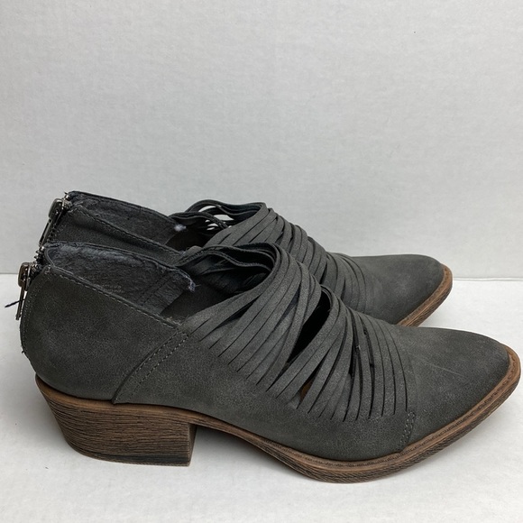 Coconuts by Matisse Women's  Powell Dark Grey Cowboy Bootie’s - Picture 1 of 8
